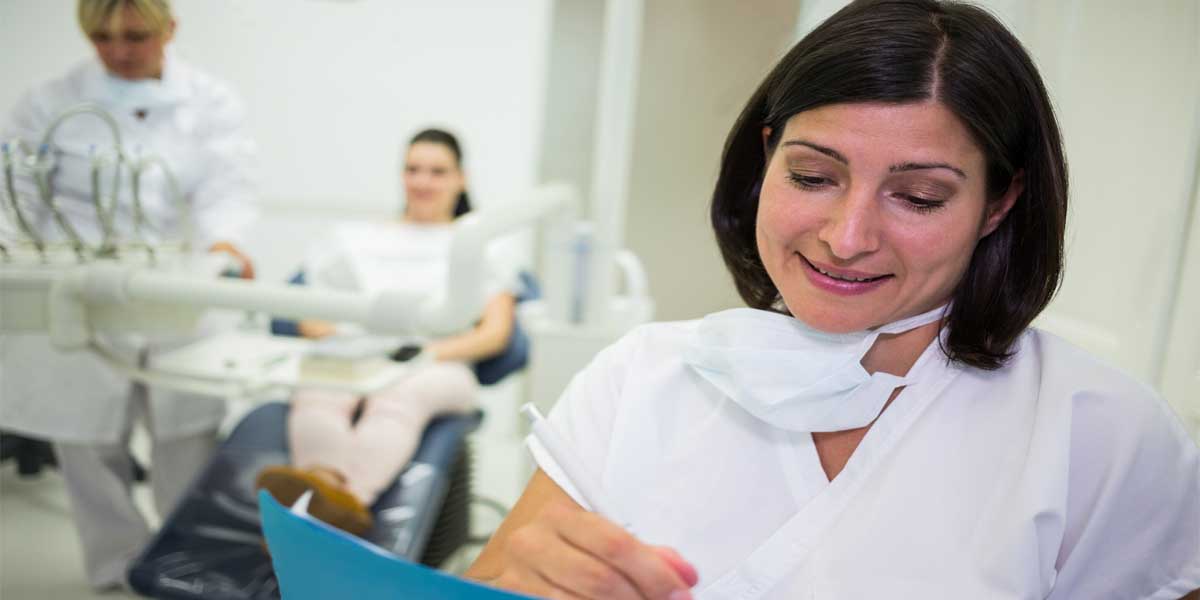 How to Craft a Winning CV for a Dental Practice Job – Tips from Recruiters